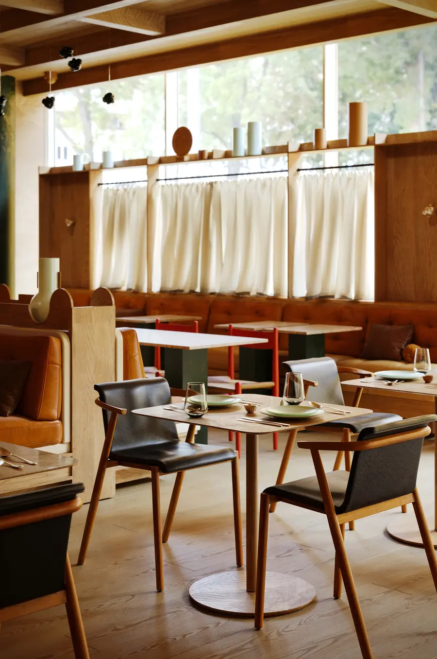 Paradowski — Interior